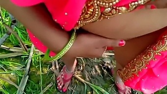 Bhabhi Gets Fucked In The Field In Doggystyle
