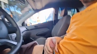&Nbsp;밖에서 생소한 여자를 쳐다보며 감히 나 자신을 즐겁게 했다!
