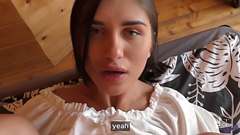 Mentorând O Uluitoare Fără Experiență În Arta De A Fi O Femeie Pricepută