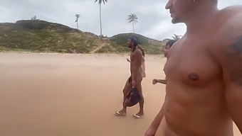 Aku Dan Pacarku Bercinta Di Pantai Dengan Teman, Mengeksplorasi Seksualitas Kami